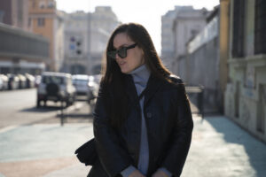ELIN presenta “Mondo spento”, una canzone sul coraggio di lasciare andare i pensieri negativi